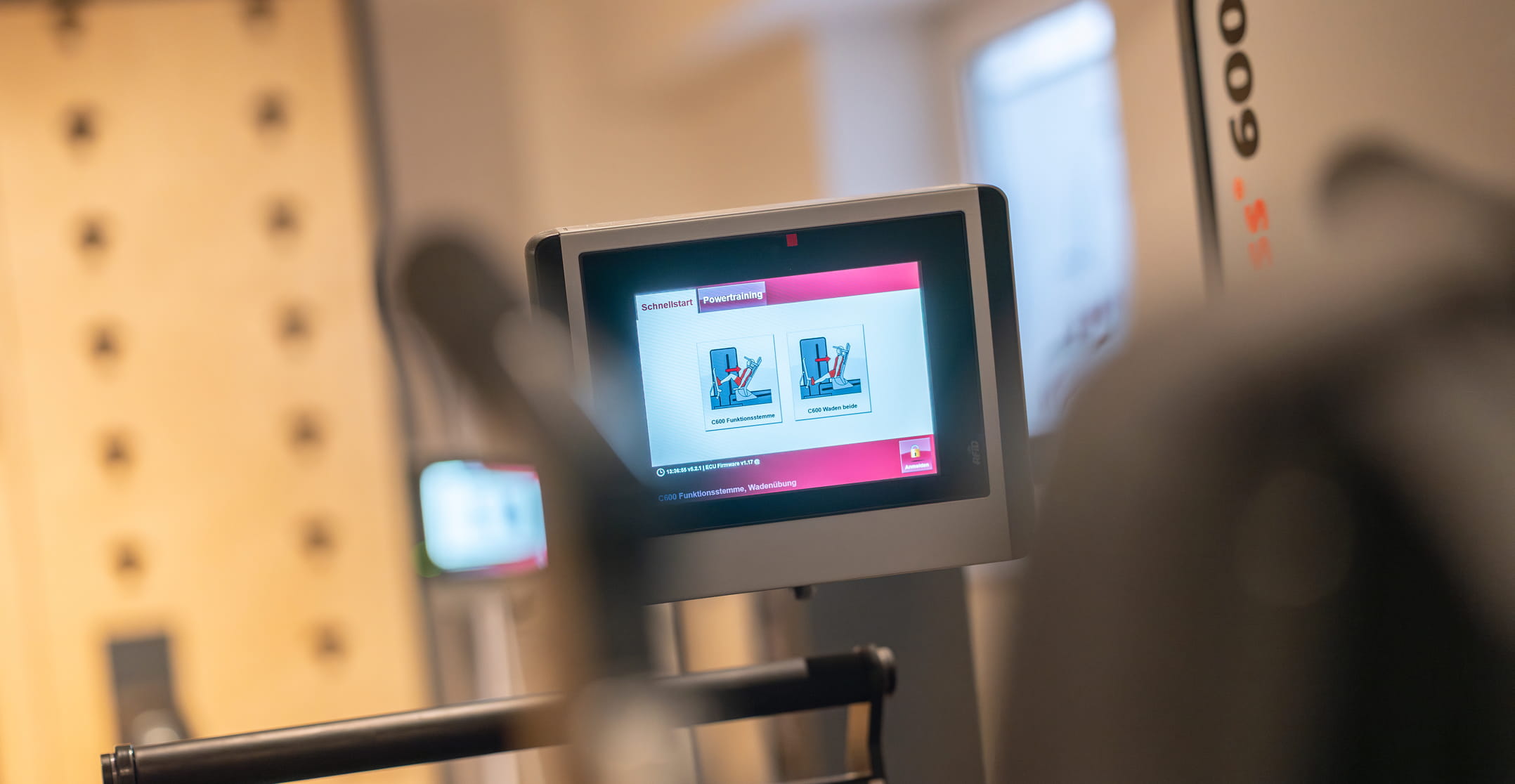 Bedienfeld eines Therapiegeräts in der Praxis